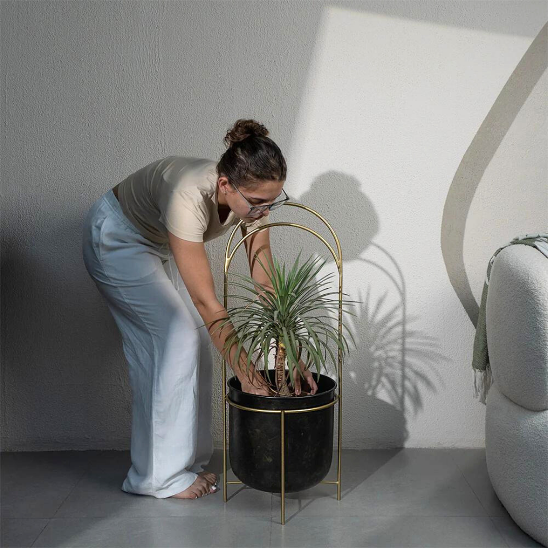 Luna Standing Planter